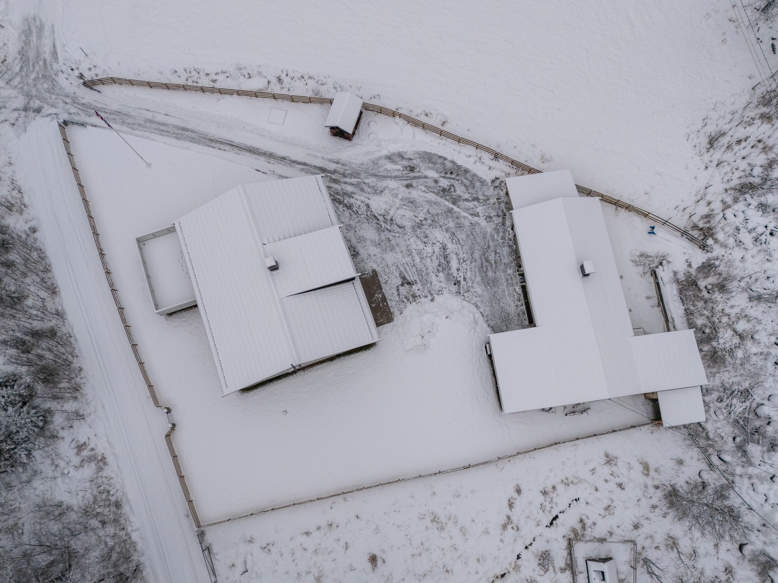God plass til parkering på eiendommen Galleribilde