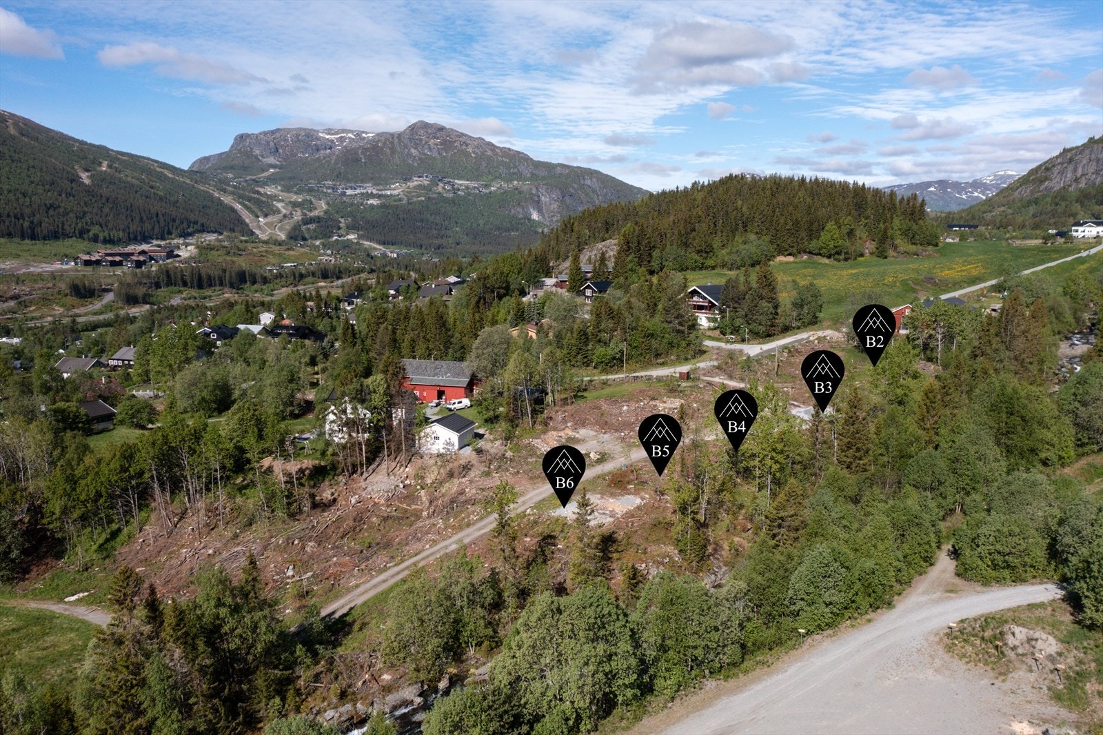 Tomtene ligger på solsiden av Hemsedal sentrum med infrastruktur som er godt tilrettelagt for barnefamilier. Galleribilde