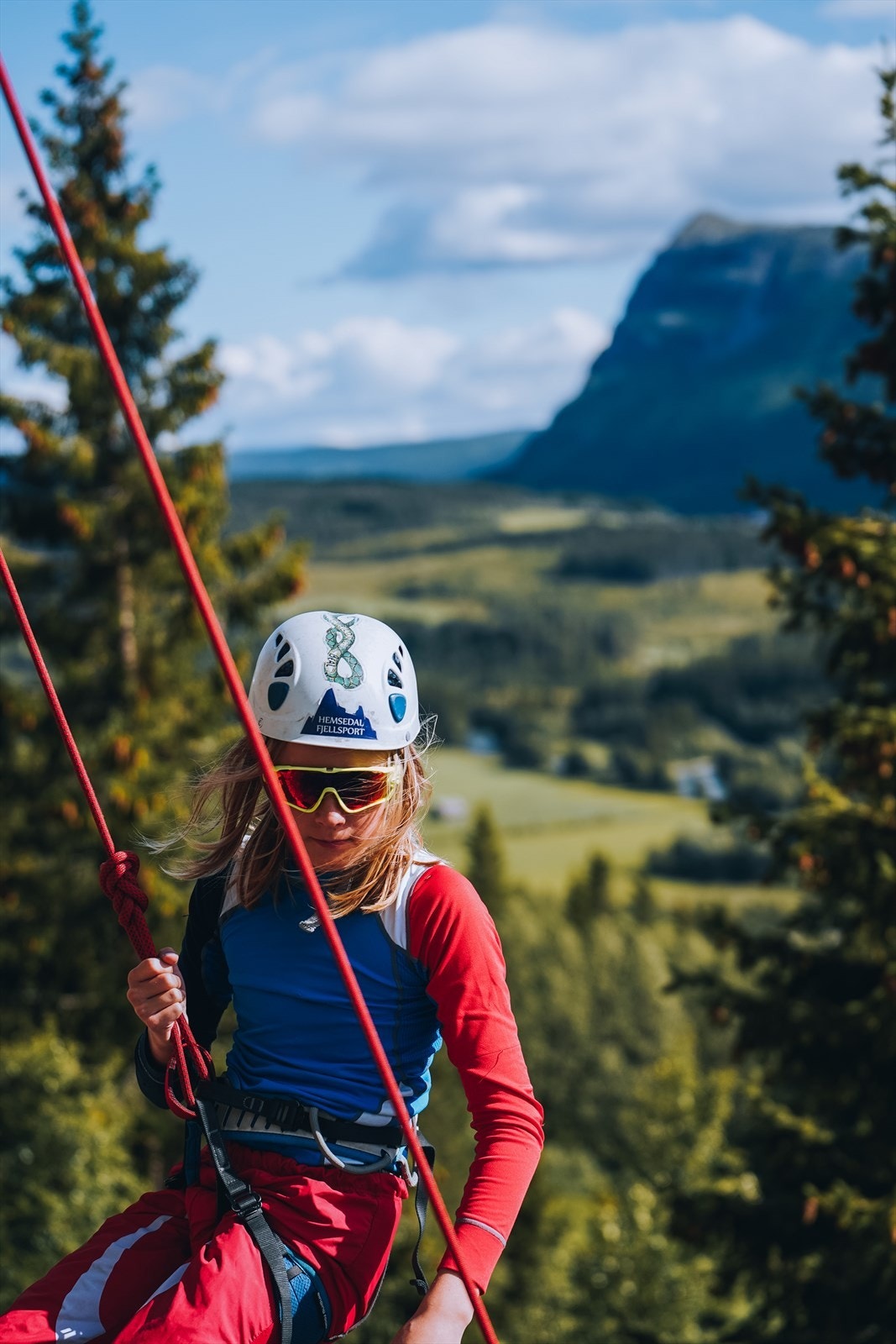 Klatring i Trøimberget. Foto Knut Trøim, hemsedal.com. Galleribilde