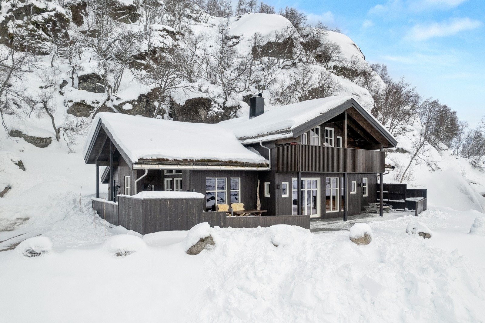 Bergehomman 53 er en stor familievennlig hytte med en sentral beliggenhet i Ljoslands flotte natur. Galleribilde