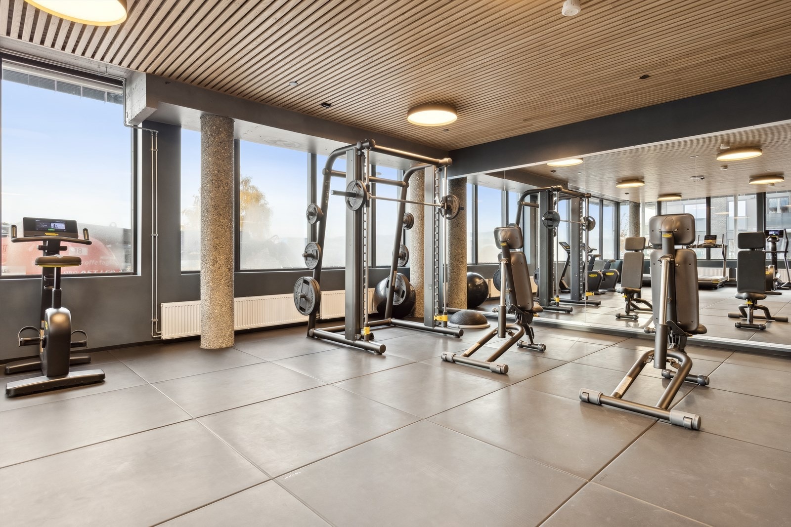 PLUSSKONSEPT: Stort treningssenter over to etasjer Galleribilde