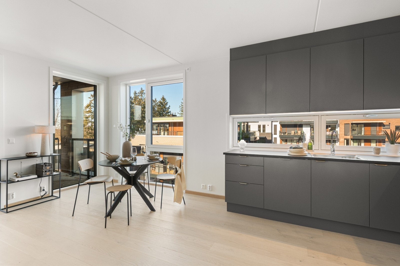 Leiligheten ligger på et hjørnet som gir en ekstra god kvalitet lysmessig Galleribilde