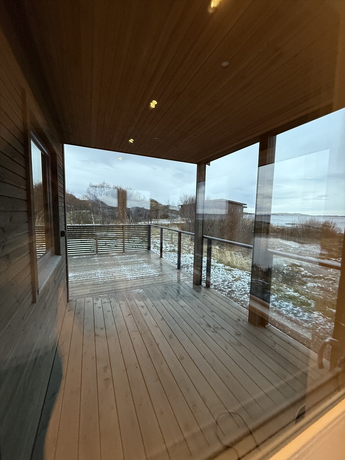 Takoverbygd veranda med spotbelysning Galleribilde