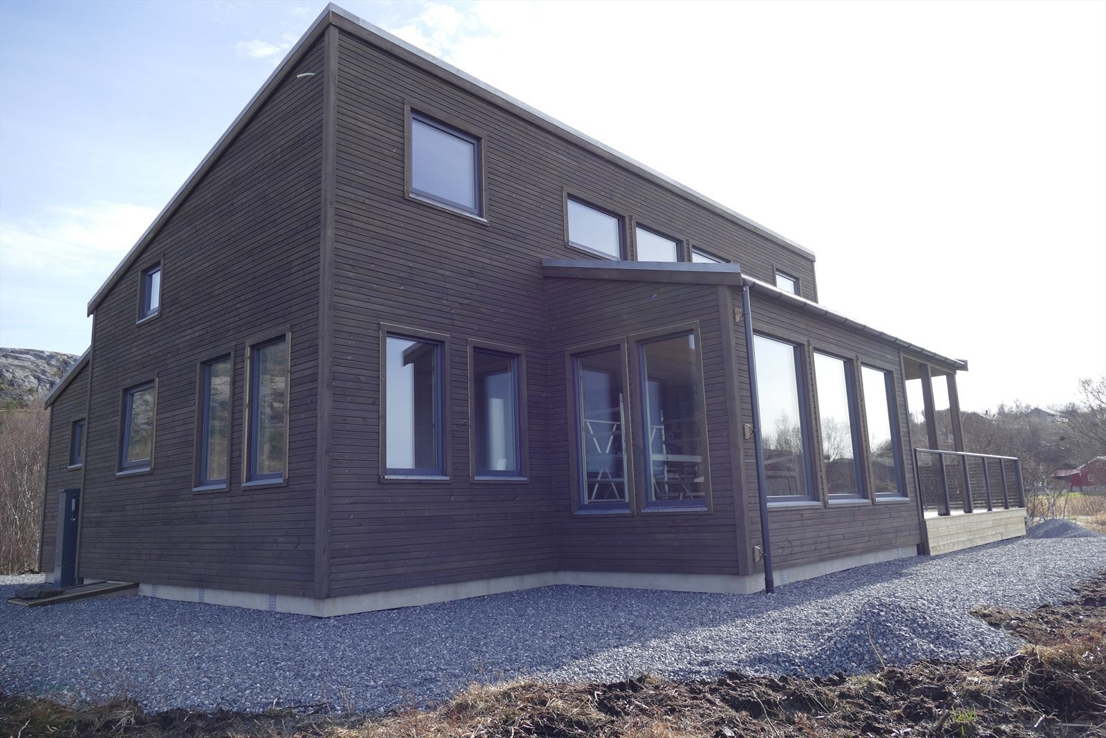 Fasade fra nord, her har du kjøkken og spiseplass samt stue i utstikket Galleribilde