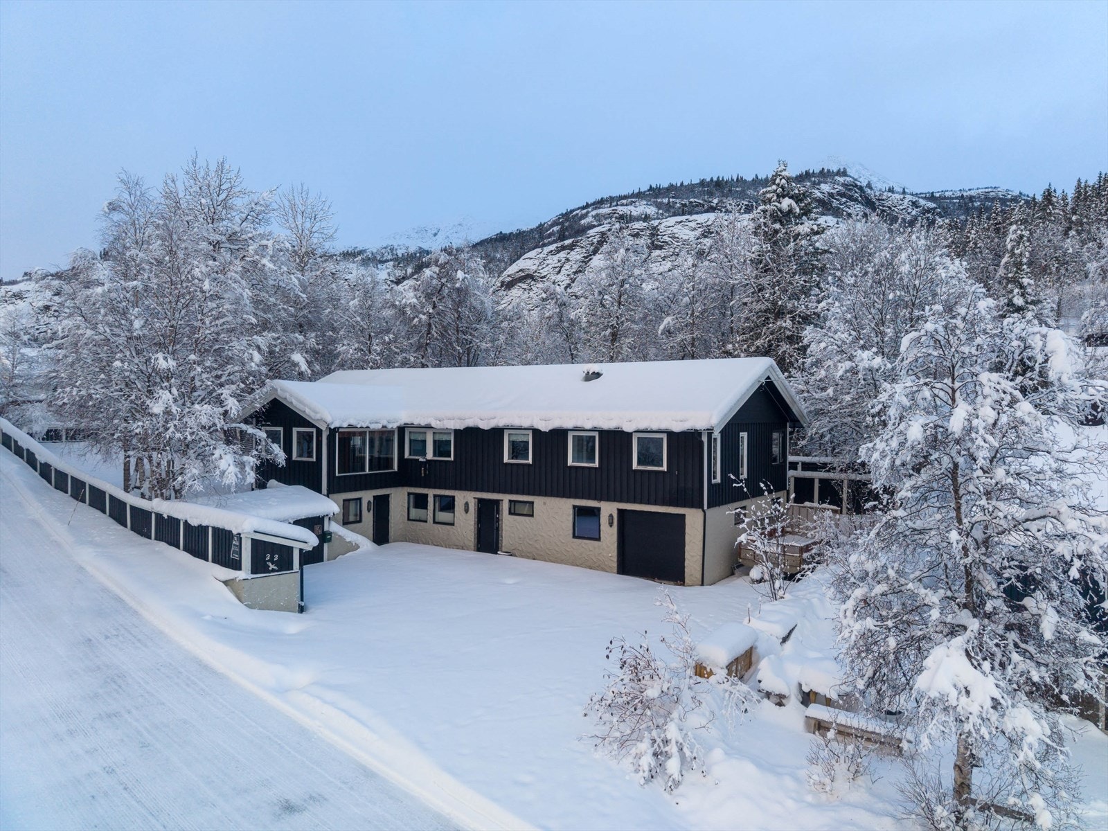 Eiendommen ligger i et etablert og barnevennlig boligområde. Galleribilde