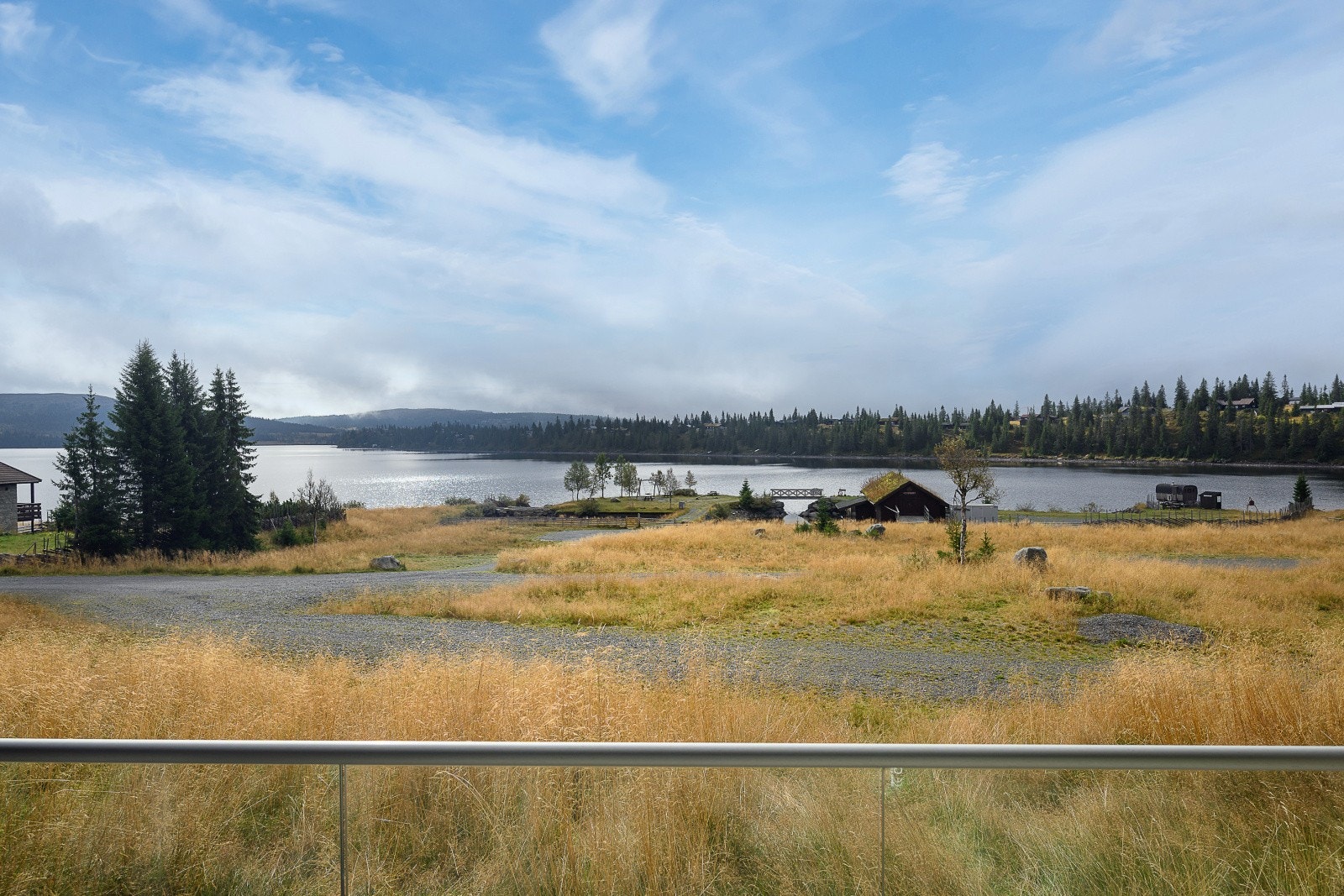 Fra leiligheten er det fantastisk utsikt mot Sjusjøvannet! Galleribilde