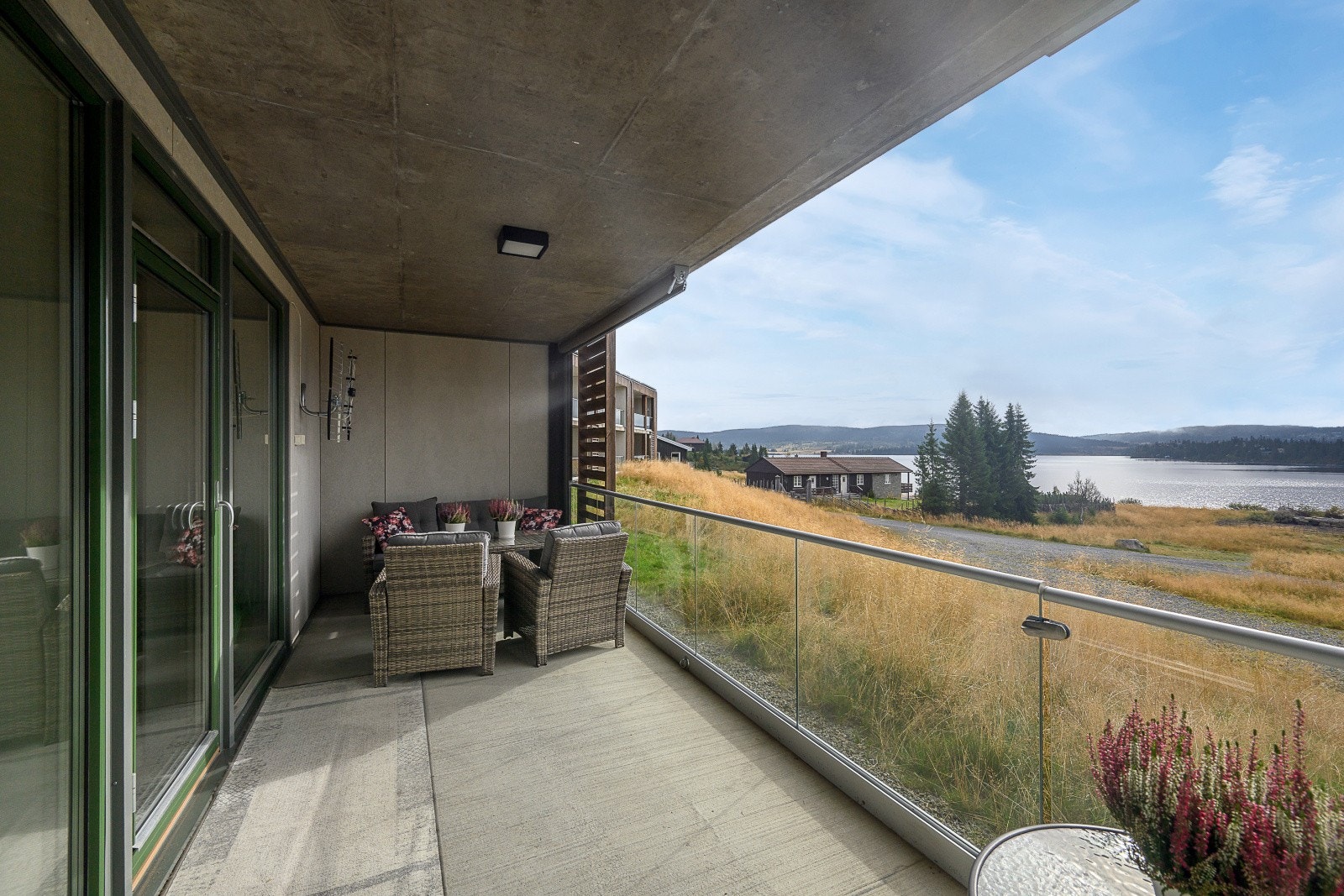 Her kan den fantastiske utsikten og gode solforhold, virkelig nytes til det fulle! Galleribilde