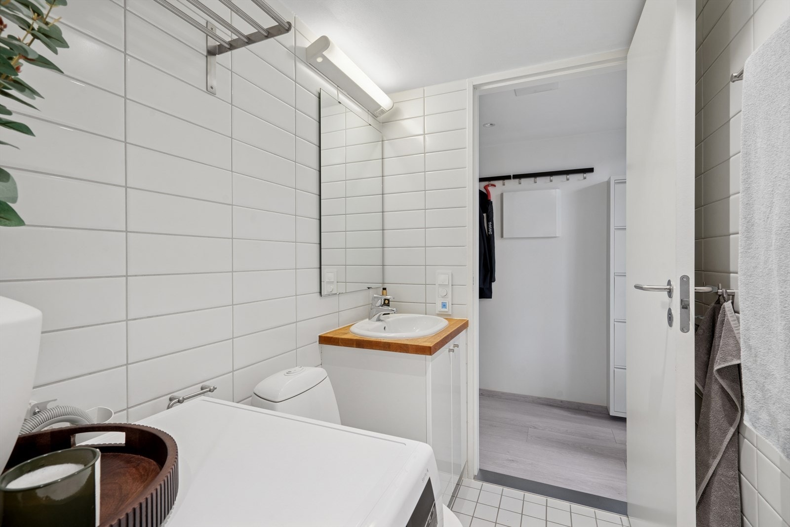 Opplegg for vaskemaskin og tørketrommel. Galleribilde