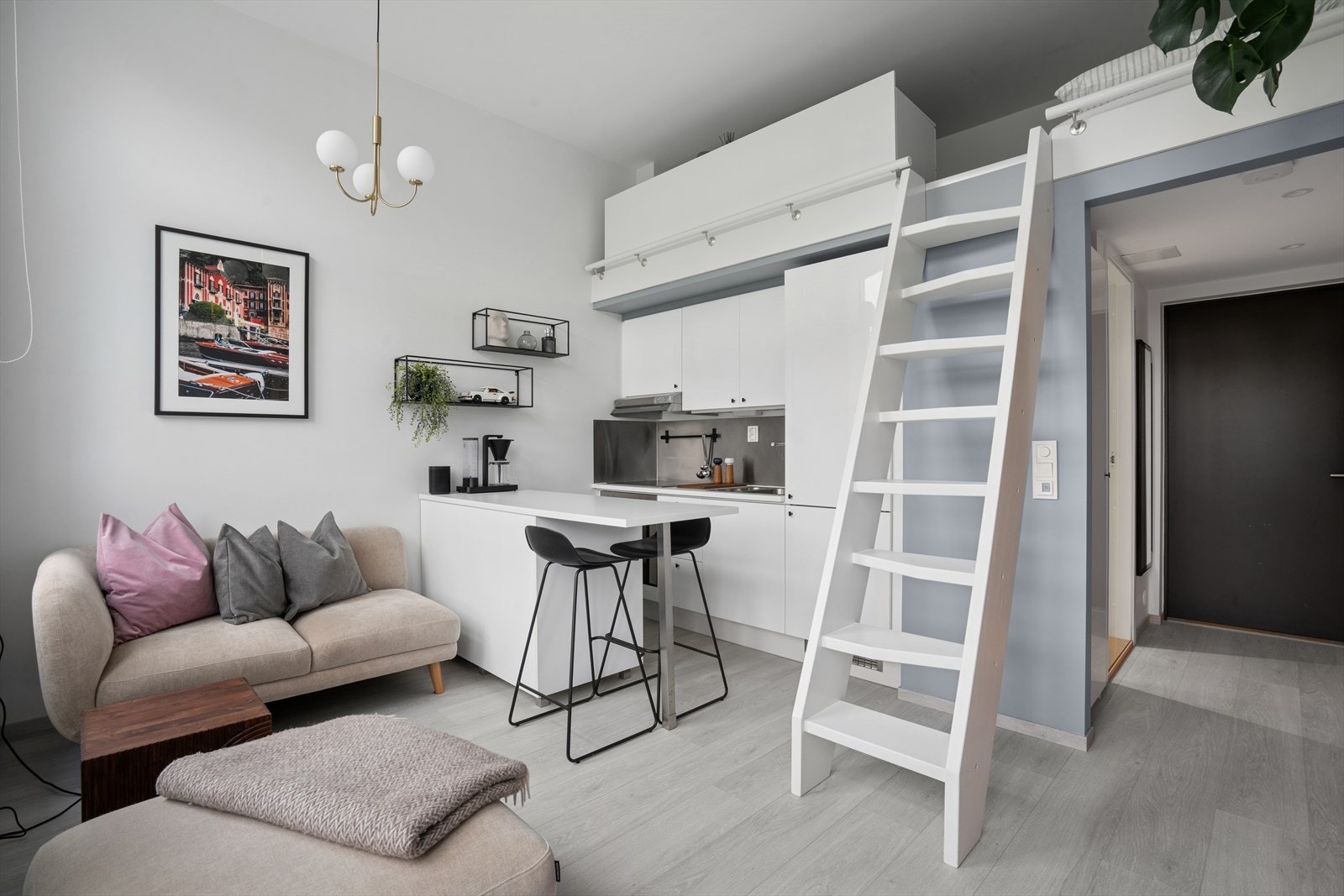 Leiligheten har en effektiv planløsning og den gode takhøyden bidrar til en god romfølelse. Galleribilde