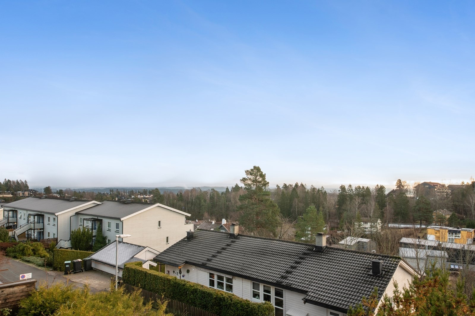 Flott utsikt med fjordgløtt og helt inn mot Nesodden. Galleribilde