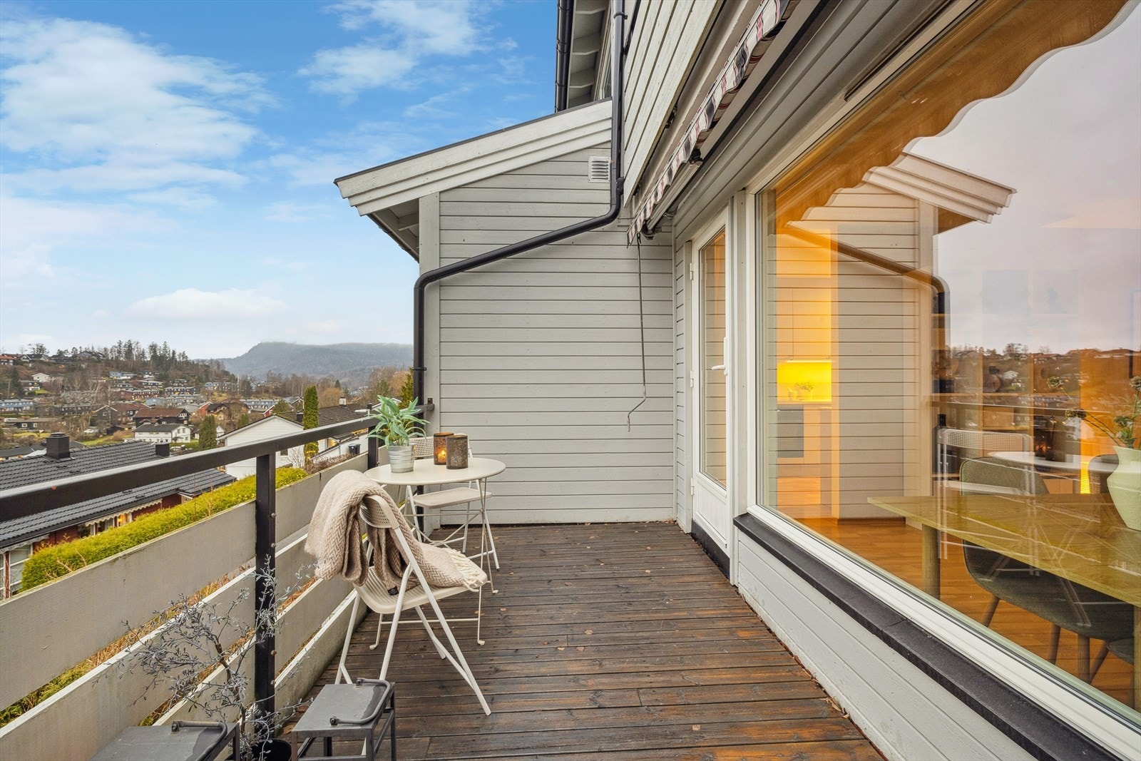 Balkong til stor glede hele våren, sommeren og høsten. Galleribilde