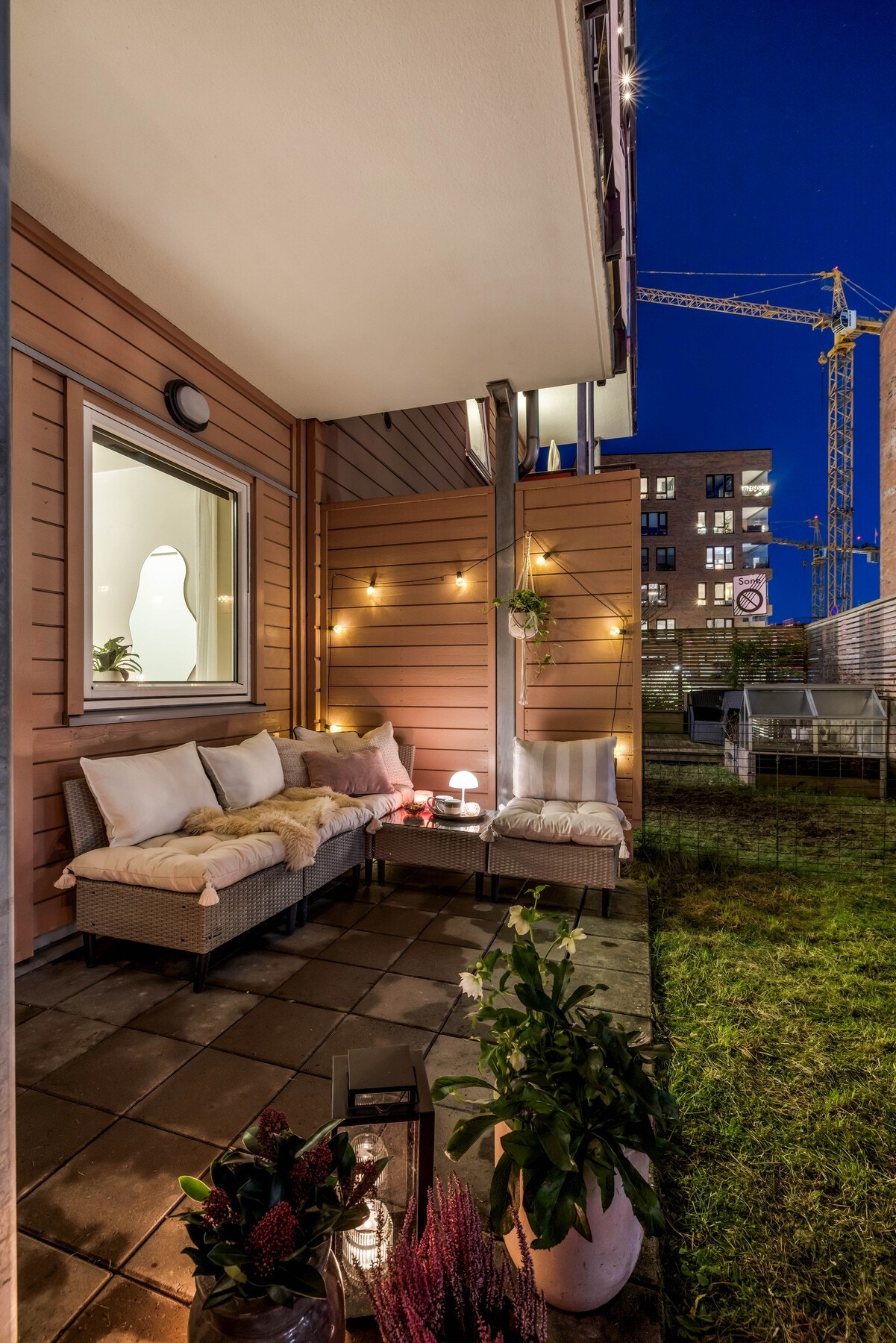 Terrassen blir en herlig forlengelse av stuen på varme sommerdager. Galleribilde