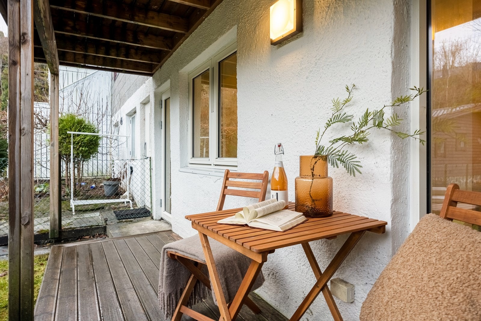 Koselig uteplass hvor fine vår- og sommerdager kan nytes. Galleribilde