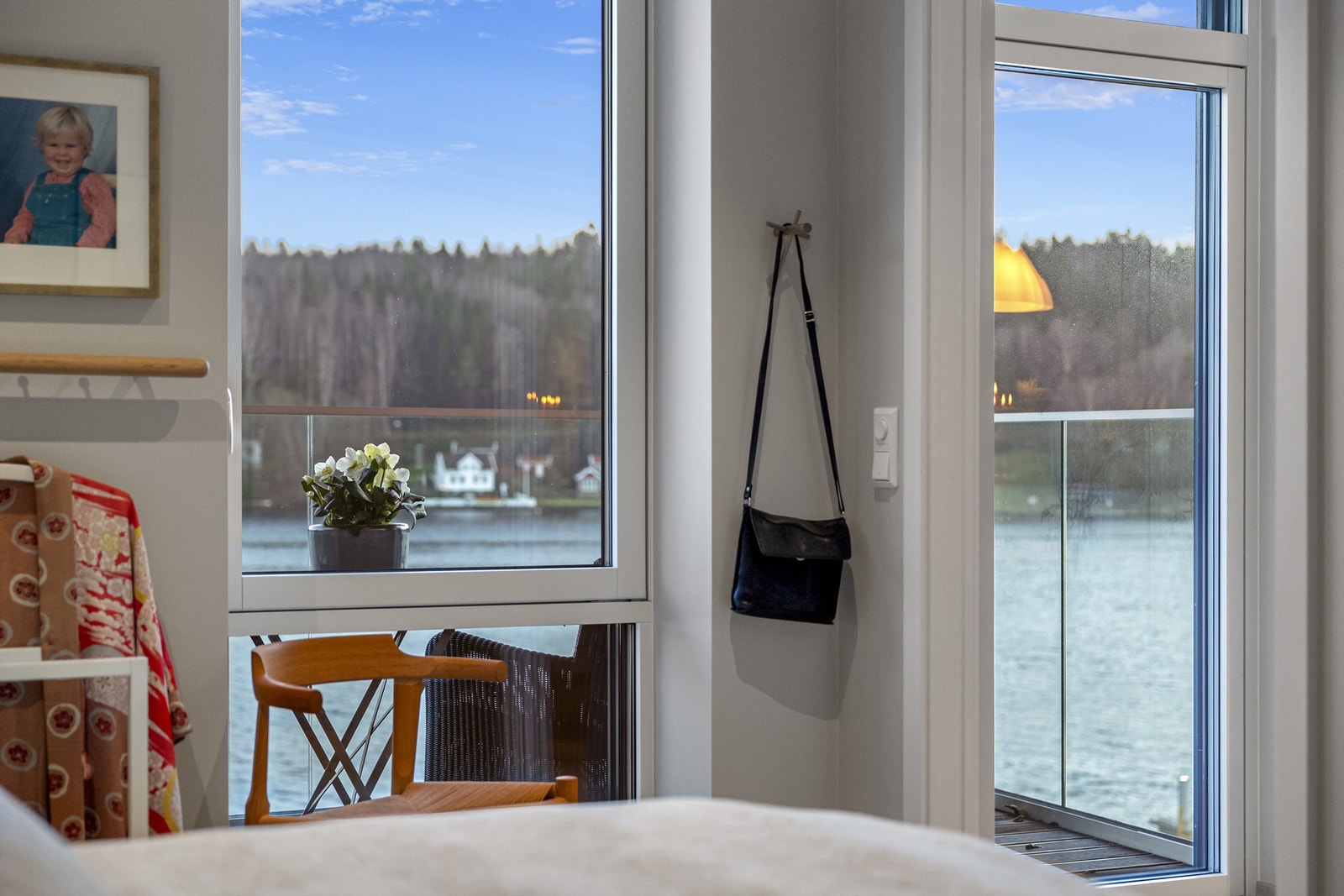 Nydelig sjøutsikt fra soverom Galleribilde