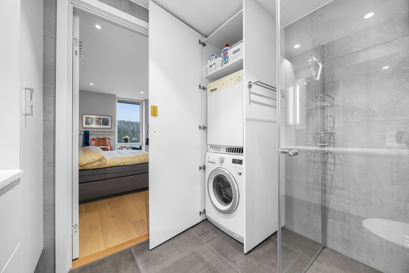 Praktisk løsning til vaskemaskin og tørketrommel. Galleribilde