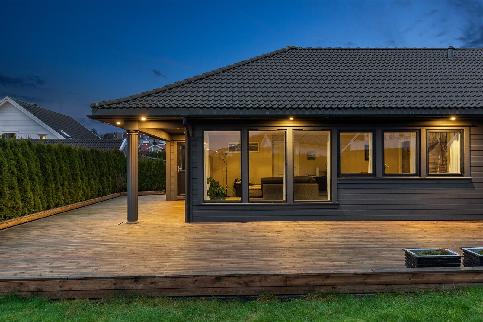 Boligen ligger i et rolig og barnevennlig område i Haugesund, med kort avstand til både skole, barnehage og dagligvarebutikker. Galleribilde