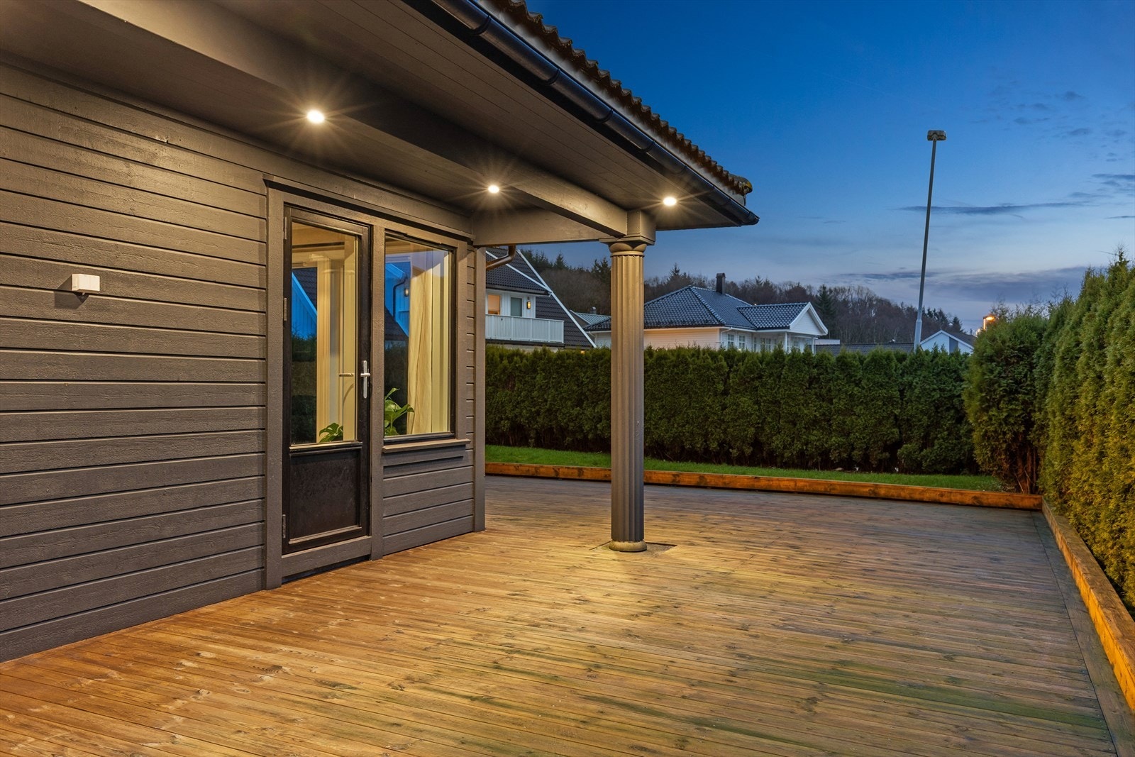 Boligen har flott integrert utedørsbelysning Galleribilde