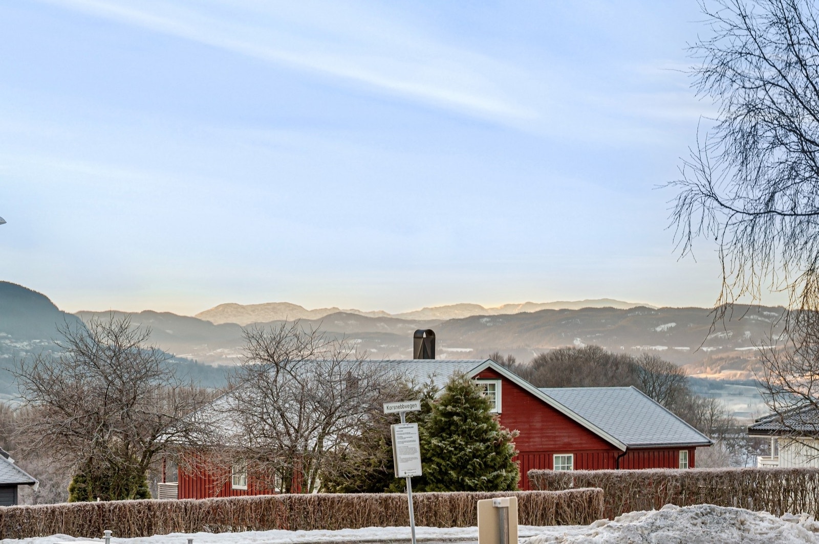Fra stua kan man nyte fantastisk utsikt. Galleribilde