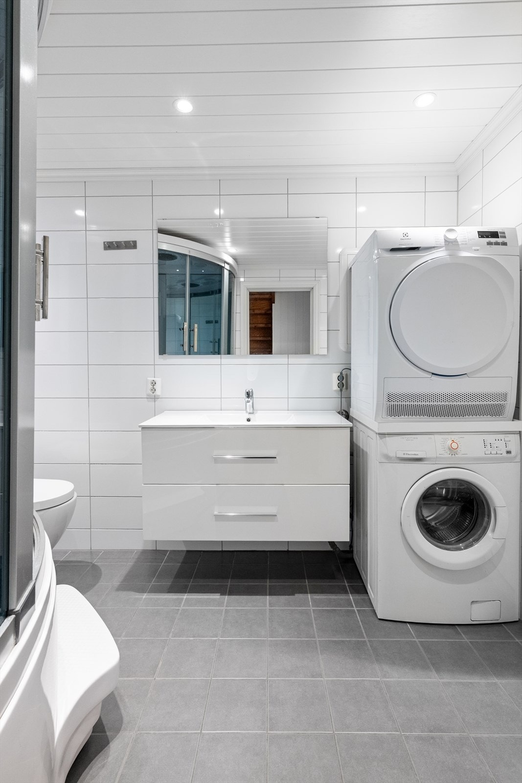 Delikat baderom som er pusset opp i 2019. Galleribilde