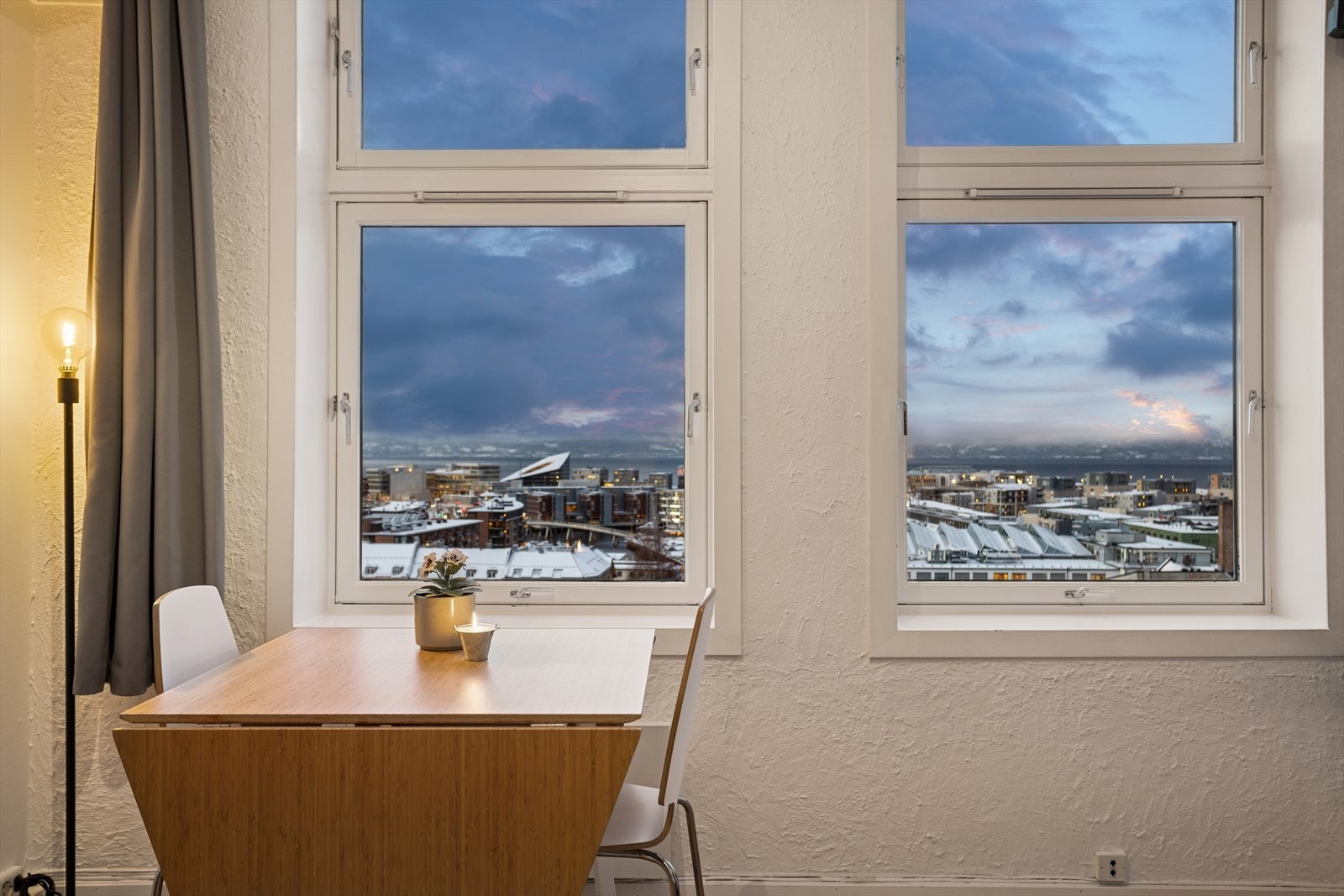 Området har også kort avstand til flere utdanningsinstitusjoner. BI, Dronning Maud, NTNU Gløshaugen, HiST og St. Olavs Hospital nås med sykkel på 10-15 minutter. Galleribilde