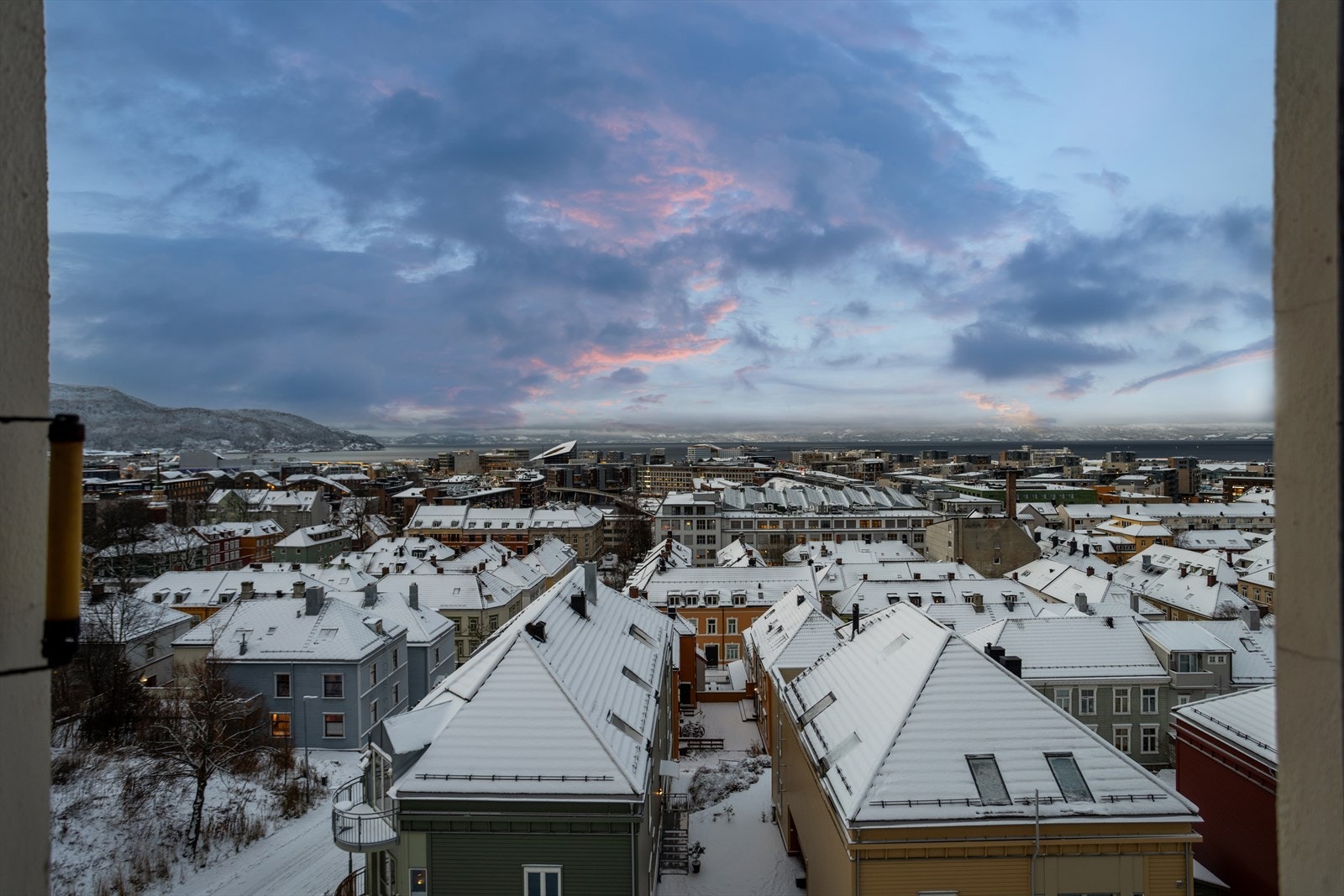Gangavstand til sentrum, Solsiden, Metroholdeplass og Festningen Galleribilde