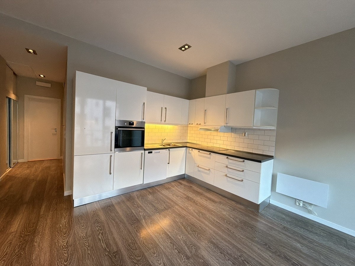 Stor og åpen kjøkkenløsning Galleribilde