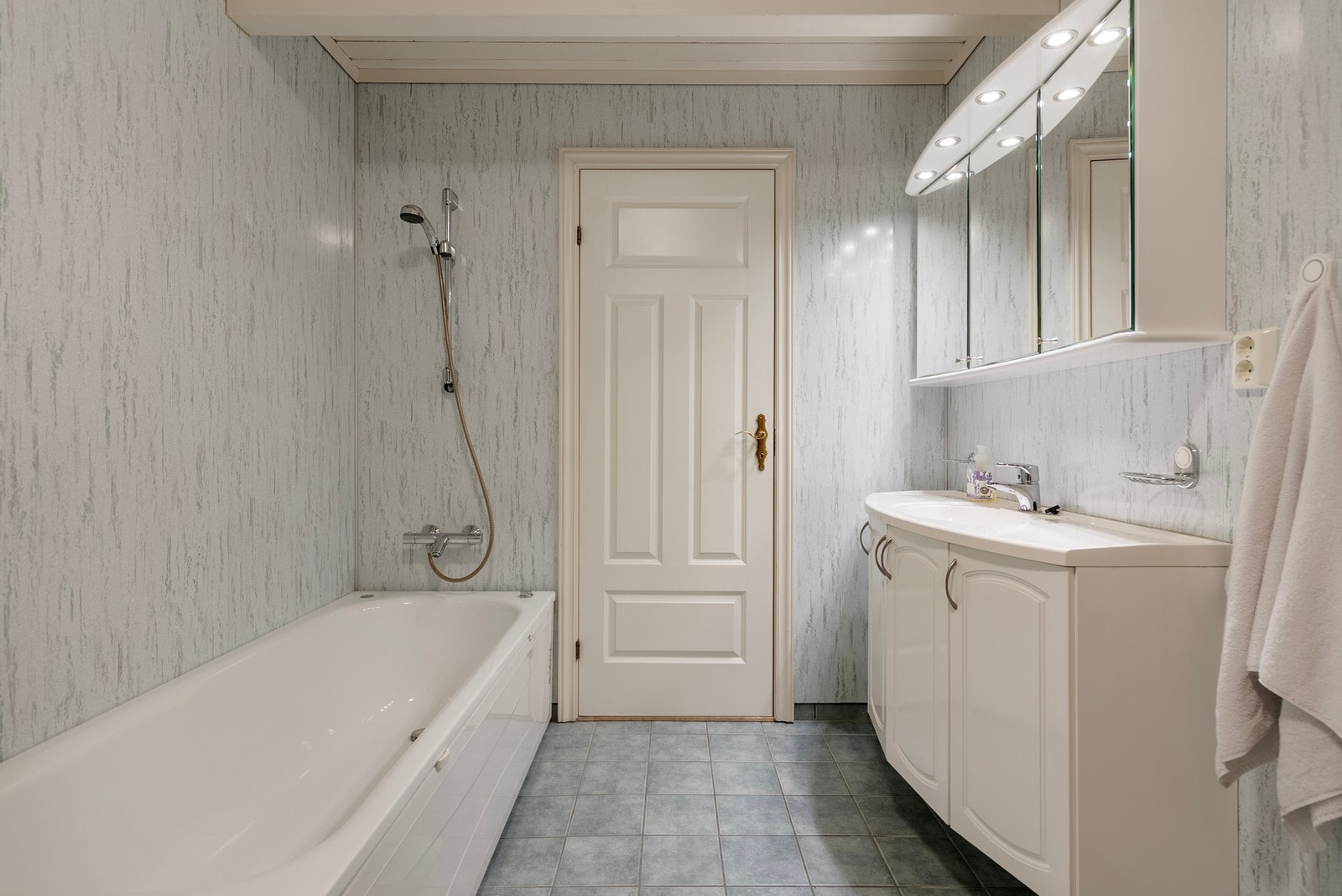 Bad med separat vaskerom Galleribilde