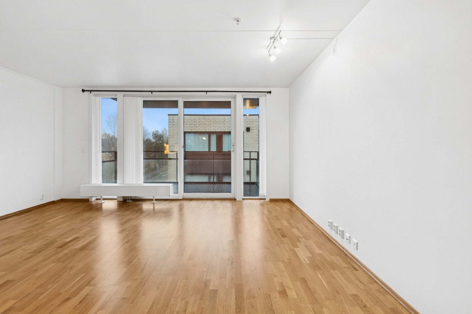 Fra stuen er det utgang til en herlig balkong på 9kvm! Galleribilde