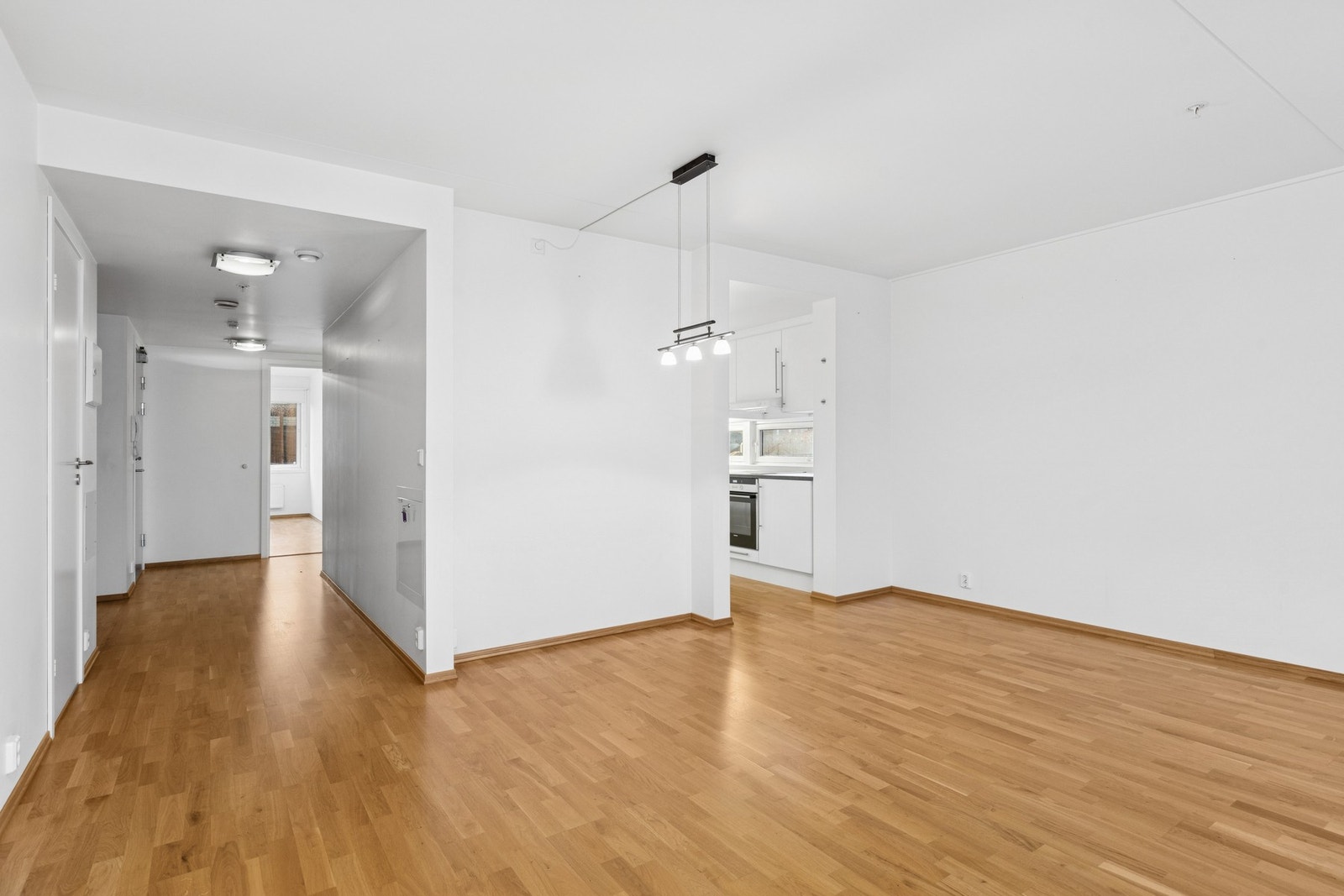 Her får du en praktisk planløsning med en romslig stue/spisestue løsning. Galleribilde