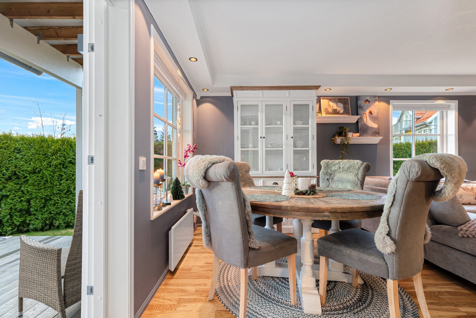 Dør ut på terrassen fra stue/spisestue. Galleribilde