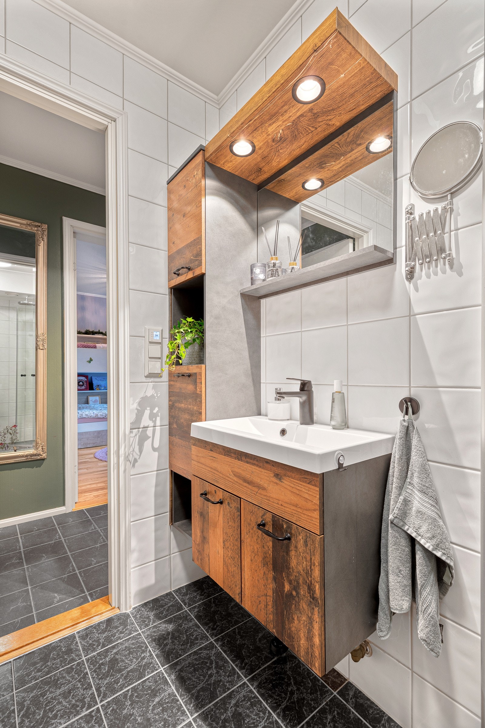 Fin baderomsinnredning. Galleribilde