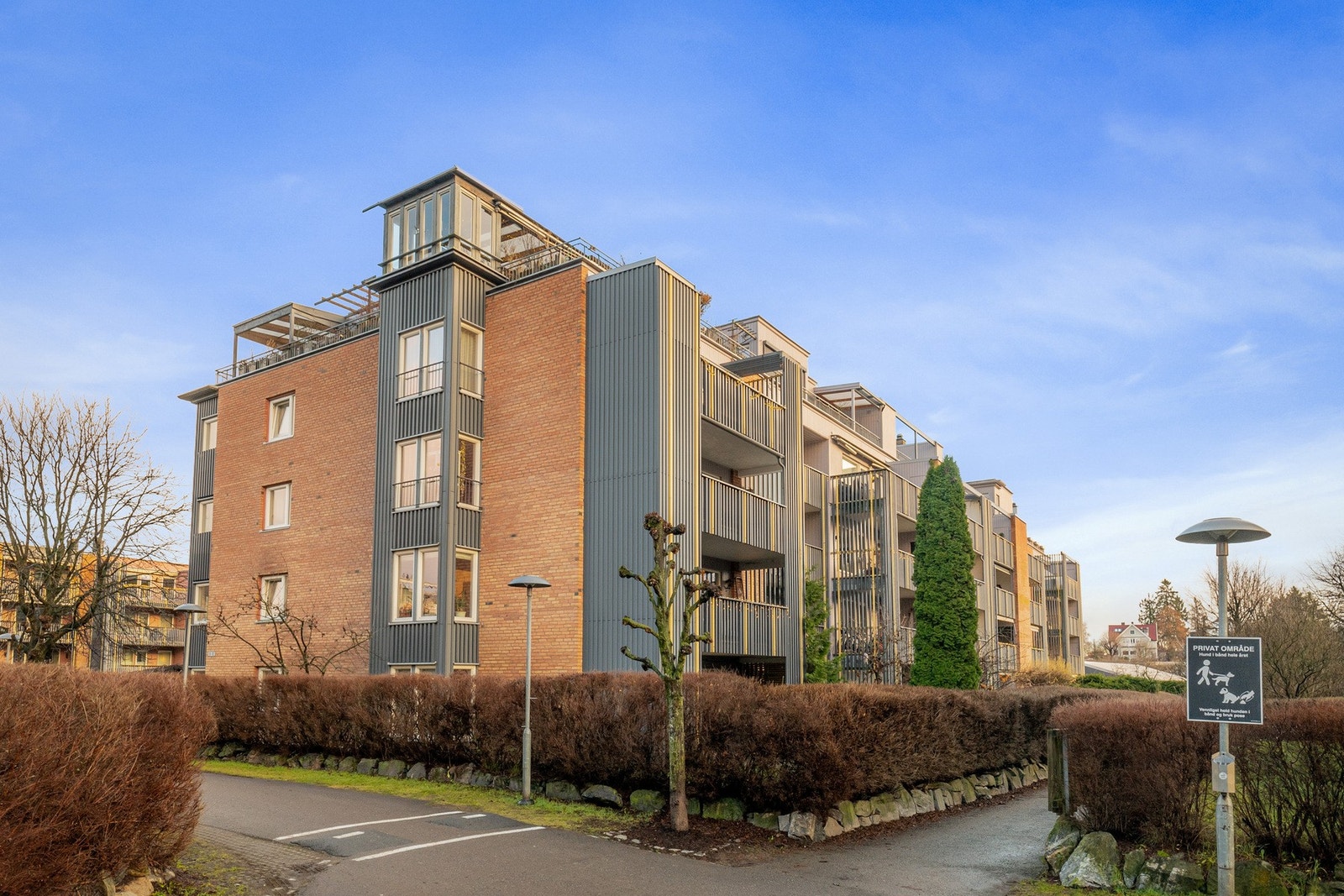 - Boligen ligger i et bilfritt og hyggelig boområde - Galleribilde