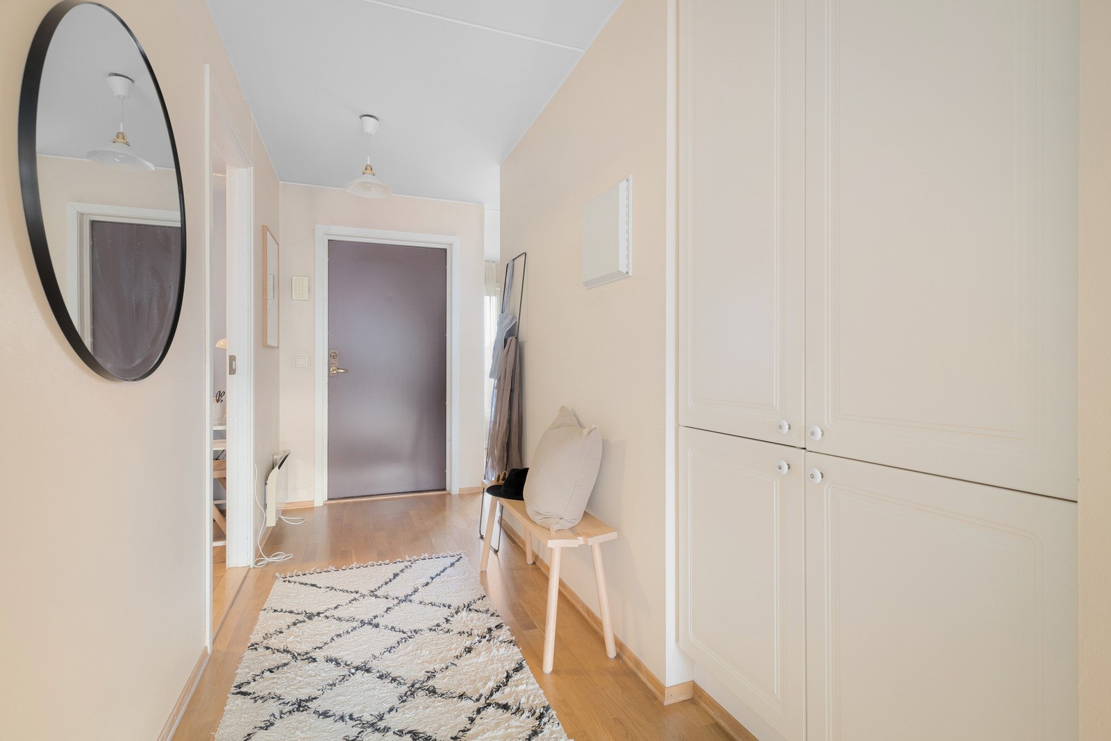 - Praktisk delvis separat entré - Galleribilde