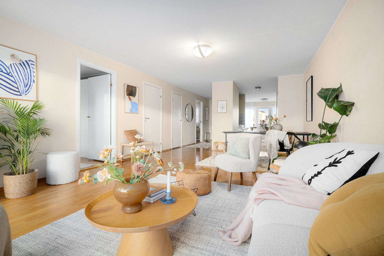 - Boligen oppleves velholdt, men det må påberegnes noe oppussing - Galleribilde