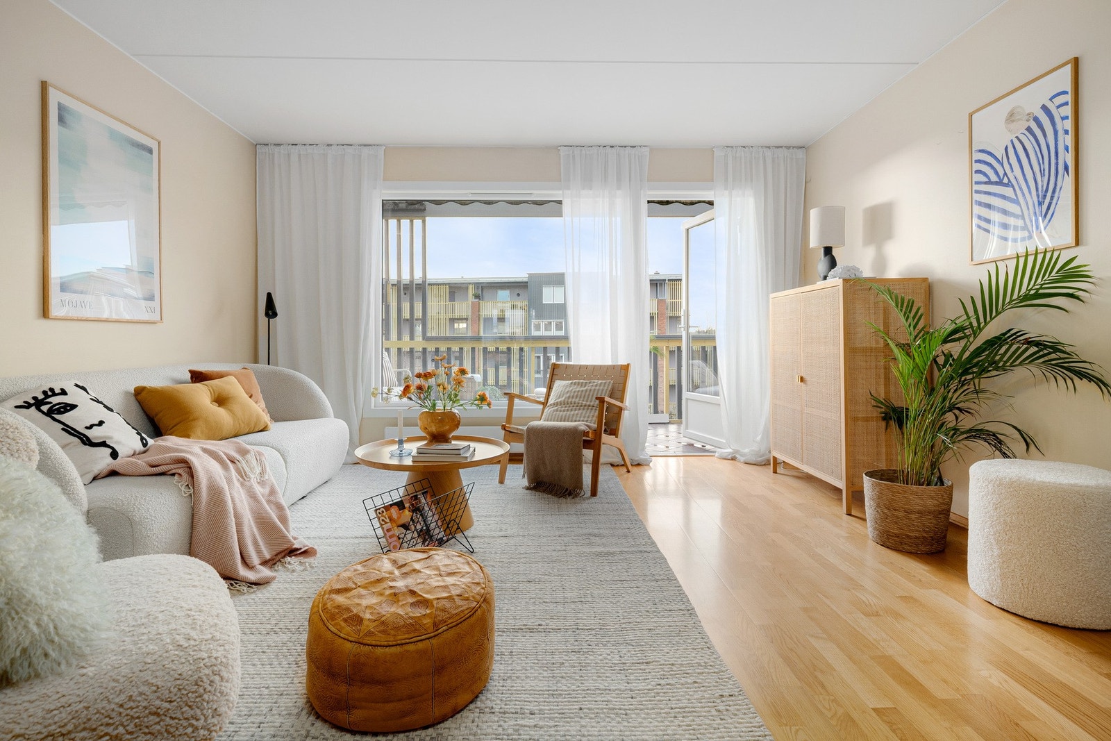 - De store vindusflatene bidrar til flotte innvendige lysforhold - Galleribilde