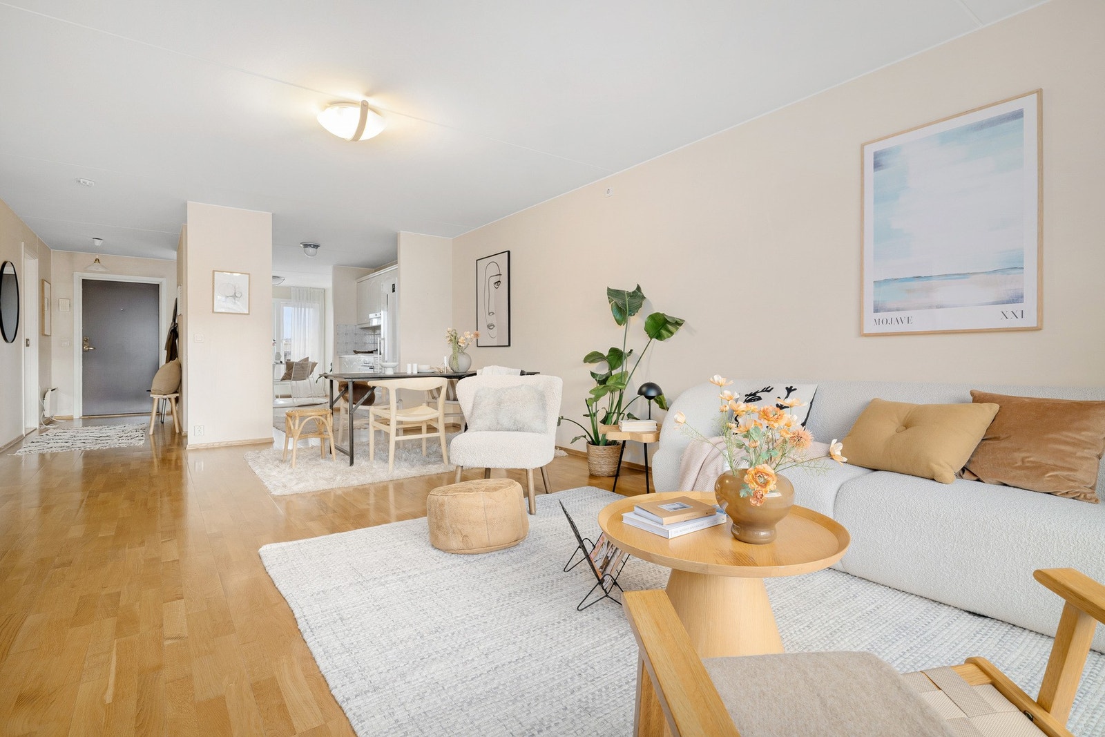 - Boligen har en gjennomgående og romslig planløsning - Galleribilde