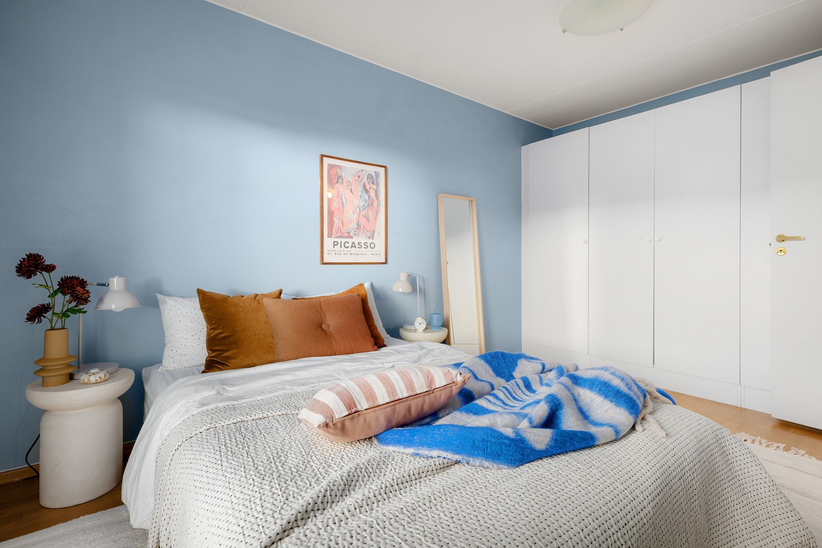 - Garderobeskapene medfølger - Galleribilde