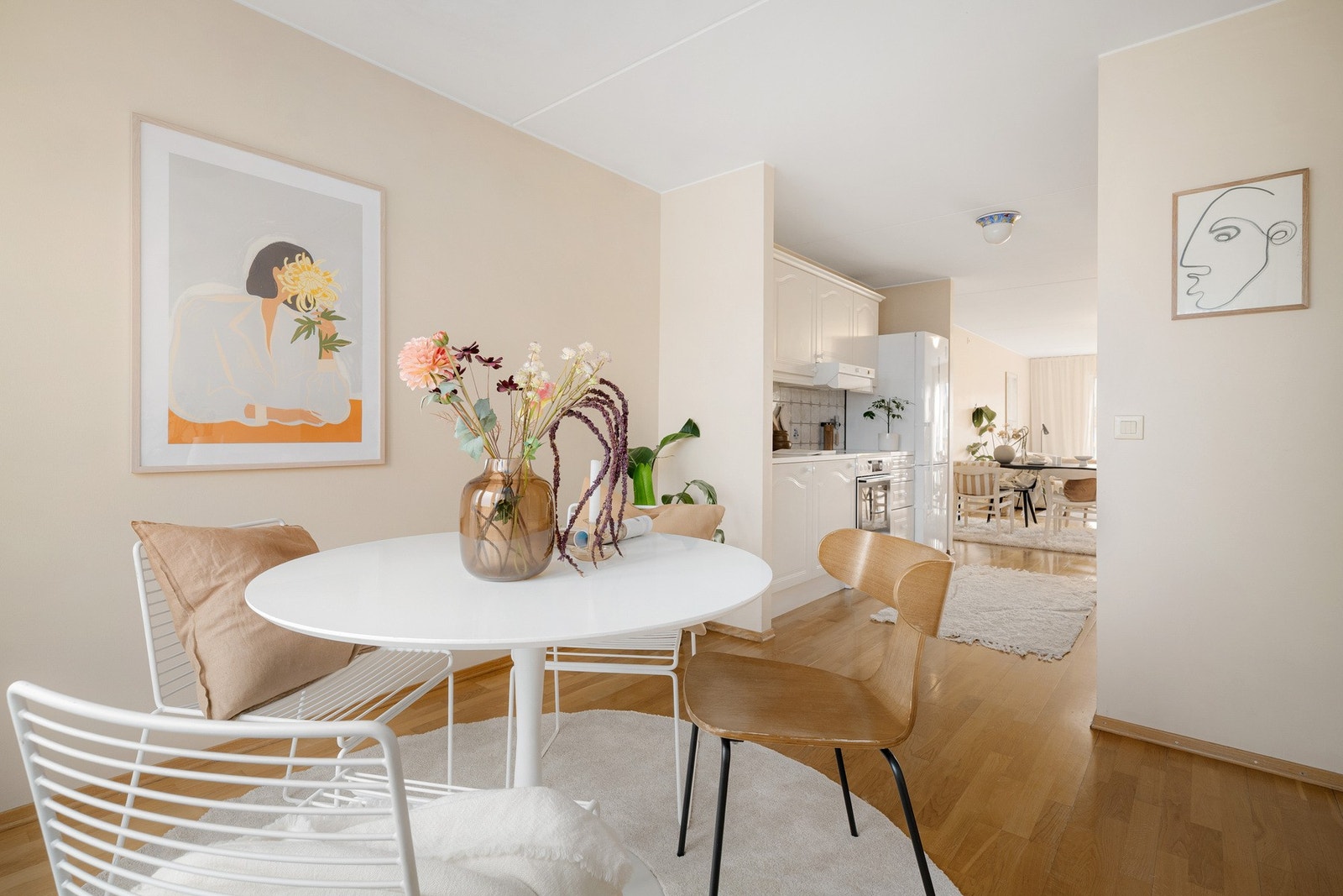 - Takhøyden er målt til rett under 2,40 meter - Galleribilde