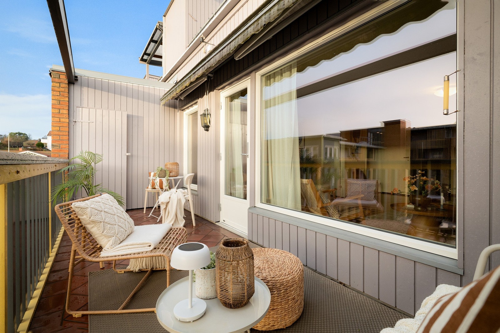 - Det er god plass til både spisegruppe og lounge om ønskelig - Galleribilde