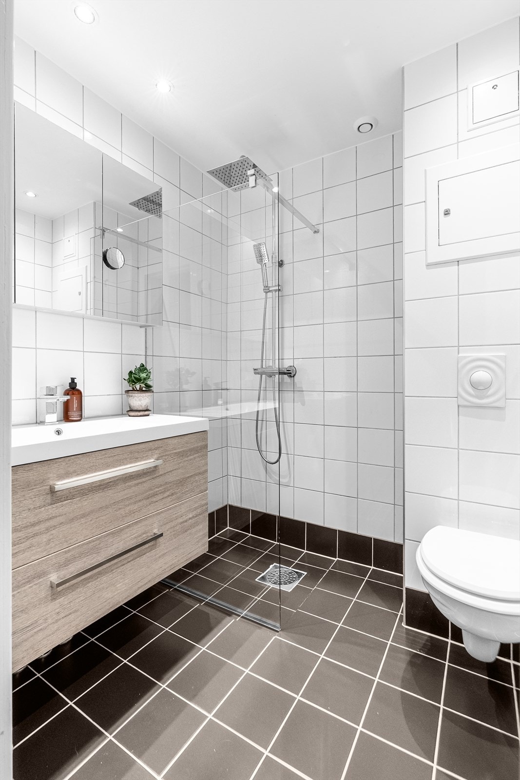 Flislagte overflater med varmekabler. Galleribilde