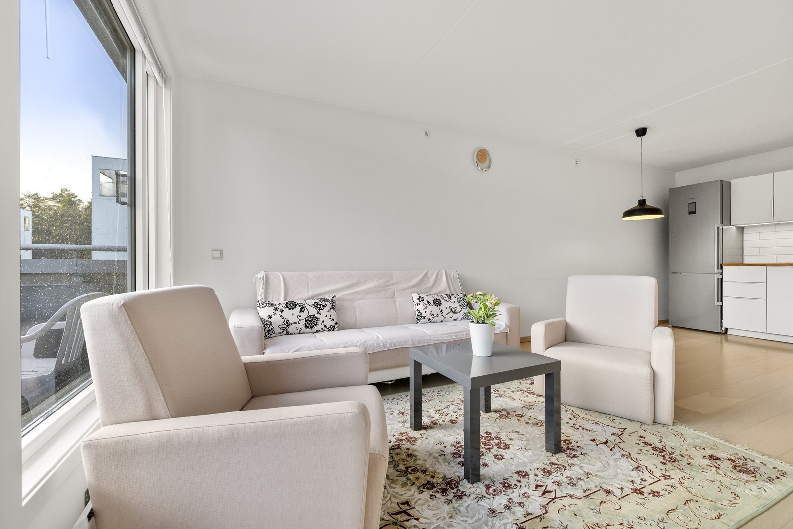 En lys og romslig 2-roms andelsleilighet med sentral og attraktiv beliggenhet. Galleribilde