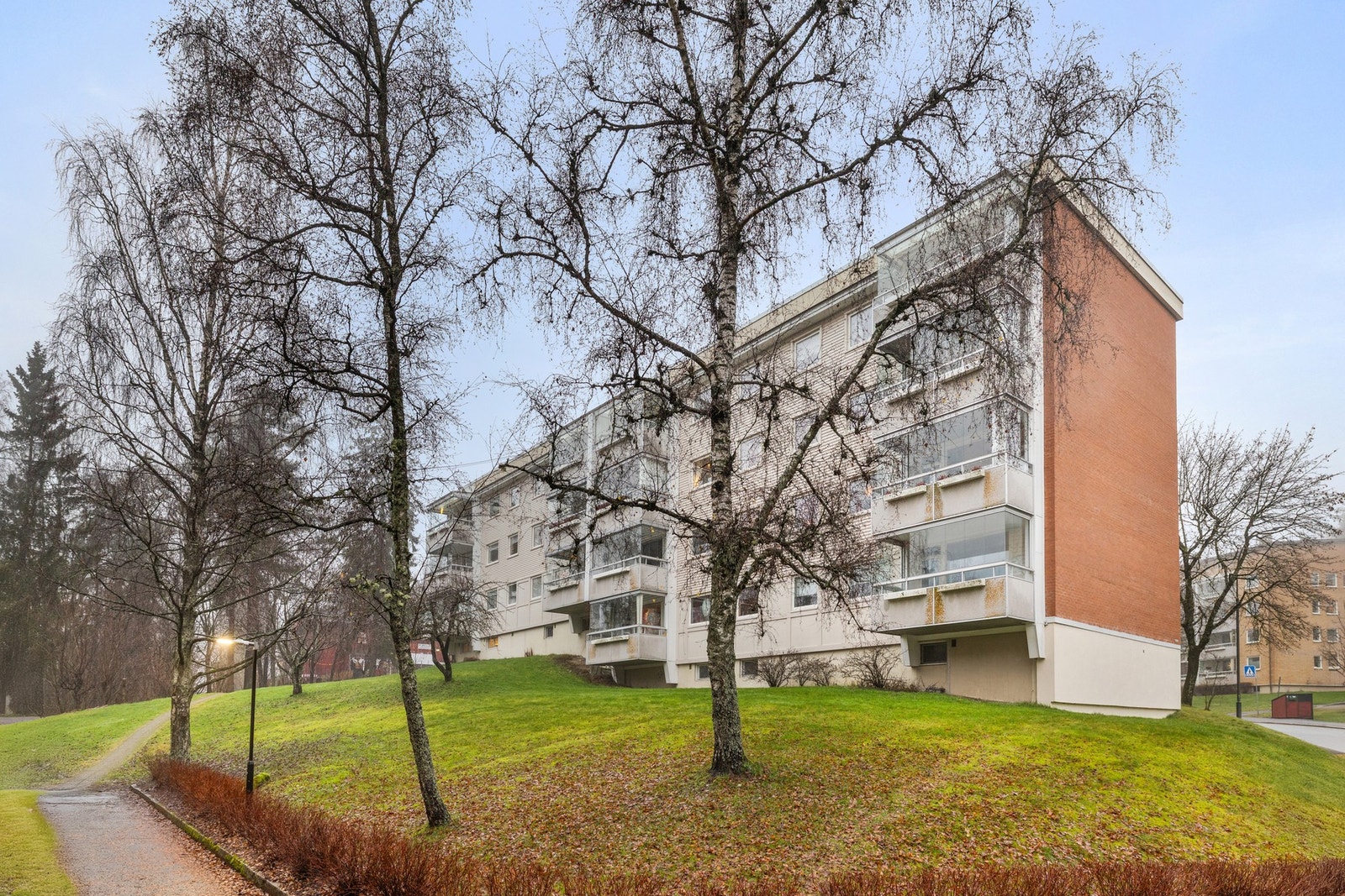 Leiligheten har en flott beliggenhet i Munkelia borettslag på Lambertseter, et veletablert og attraktivt boligområde. Galleribilde