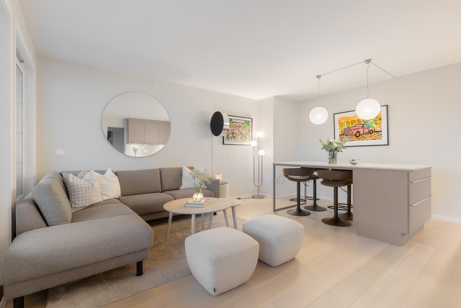 Det er lagt opp til at man kan fjerne deler av øyen, evt sette inn mer skap/skuffer, avhengig av hvordan man ønsker å benytte plassen. Galleribilde