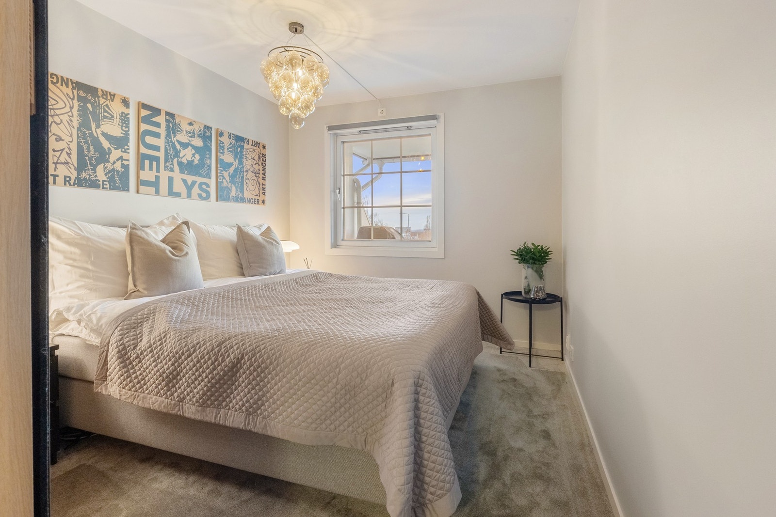 Soverommet har god plass til dobbeltseng og øvrig møblement. Galleribilde