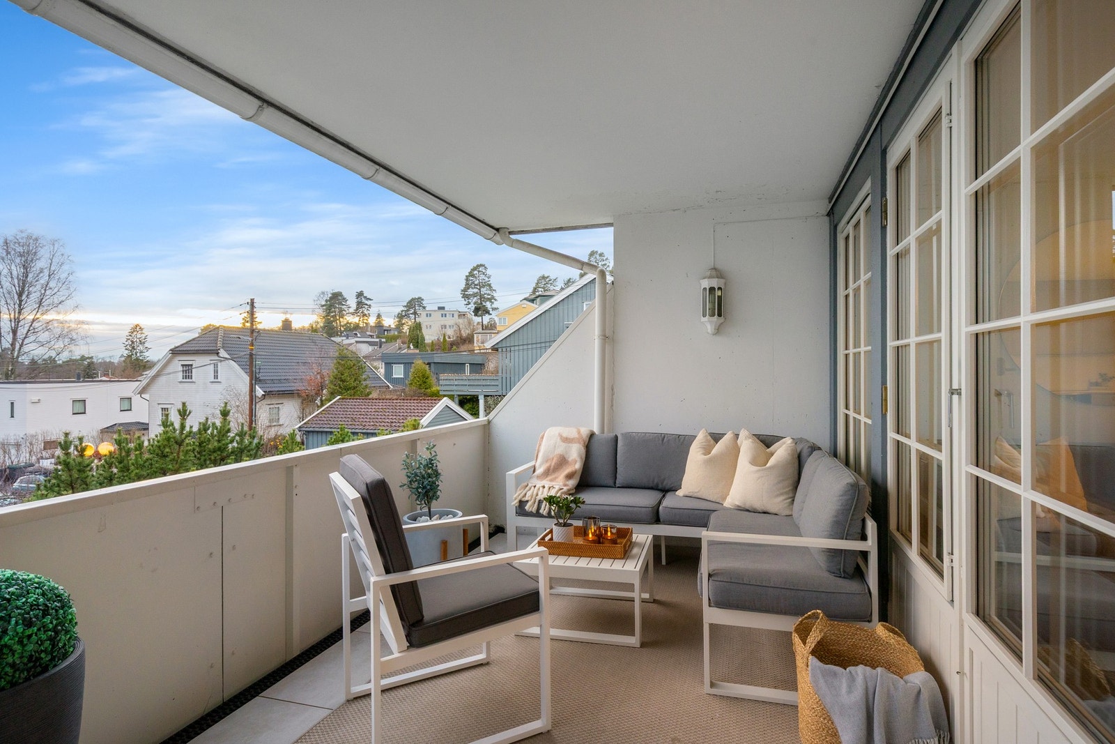 Her kan du møblere med både spise- og loungegruppe, samt solsenger. Galleribilde