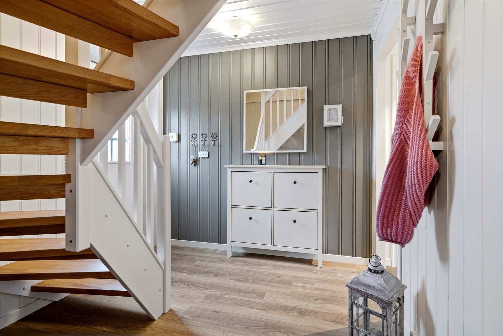 Entre med garderobeplass Galleribilde