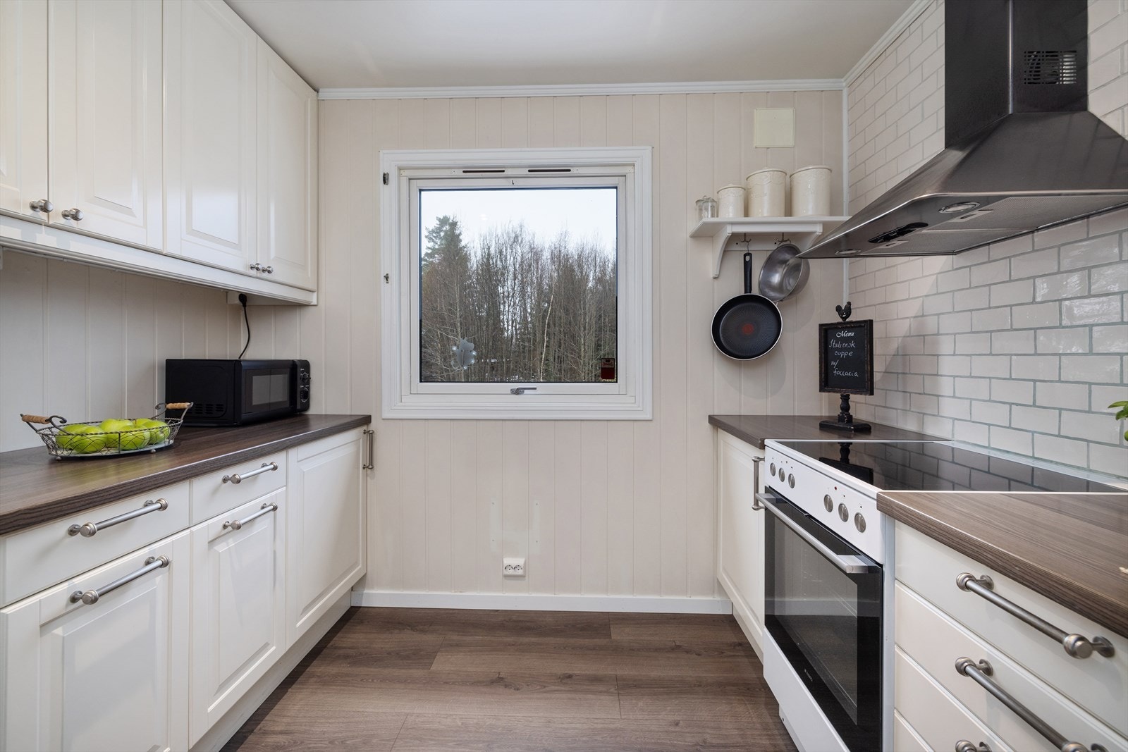 Godt med benk og skapplass Galleribilde