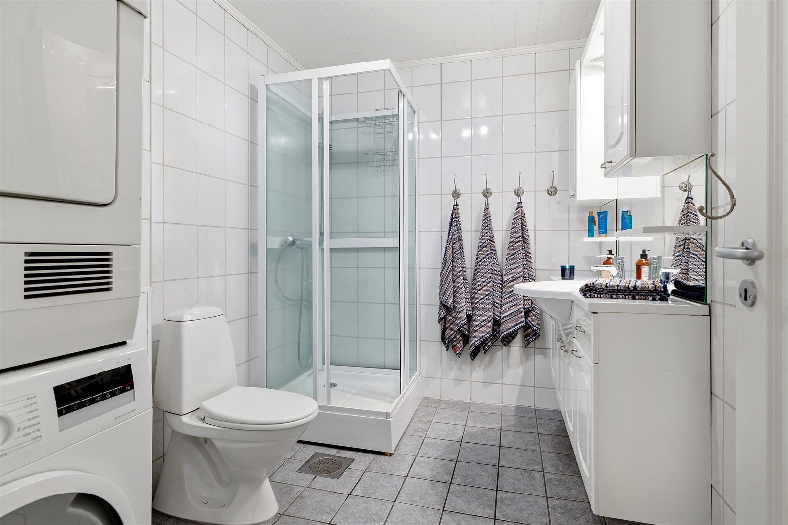 Her er også plass til vaskemaskin/tørketrommel Galleribilde