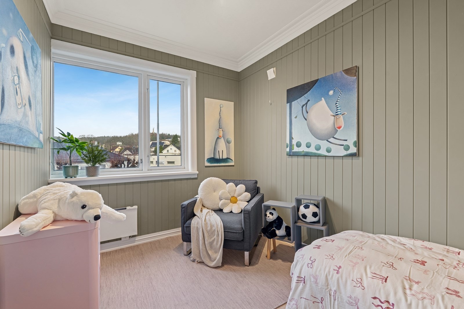 Soverom 2 i 1.etasje er godt egnet som barnerom eller kontor Galleribilde