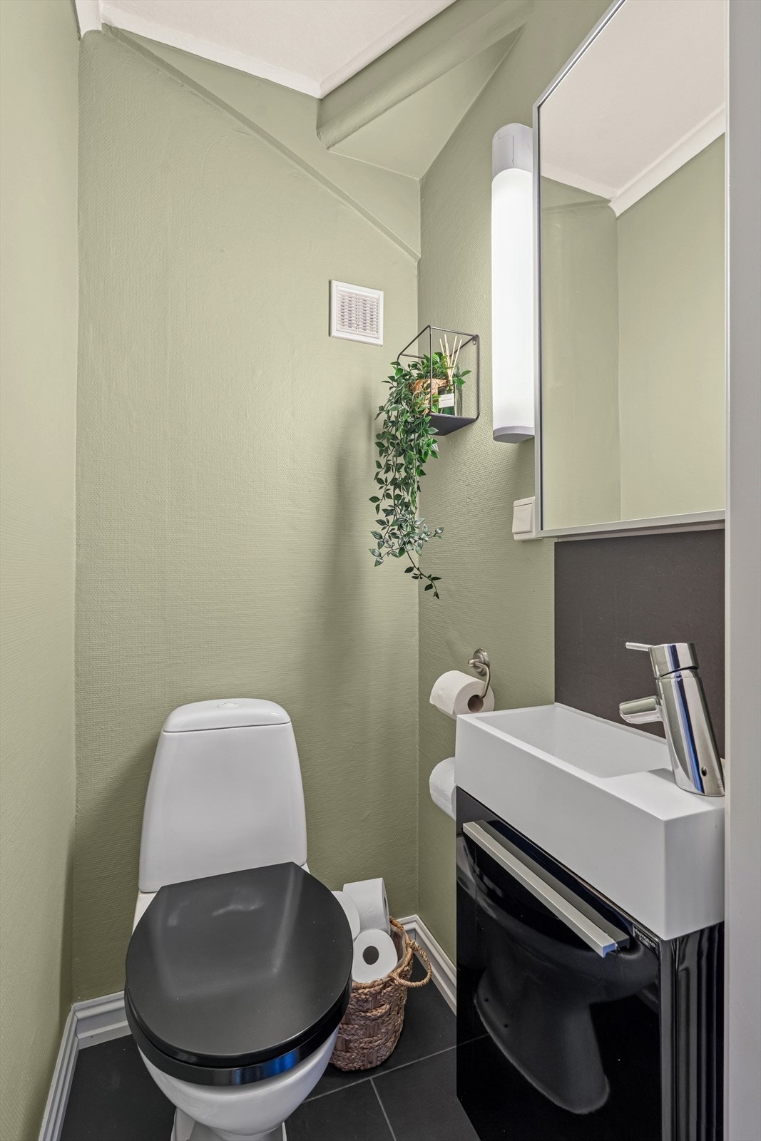 Det er også et separat wc i leiligheten. Galleribilde